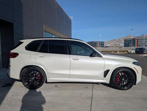 2024 BMW X5 M60i