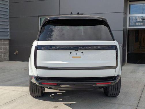 2026 Land Rover Range Rover P400 SE 7 Seat