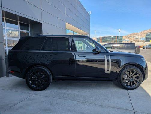 2025 Land Rover Range Rover P400 SE