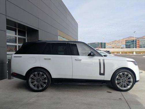 2023 Land Rover Range Rover P530 SE
