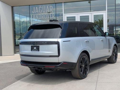 2025 Land Rover Range Rover P530 SE 7 Seat