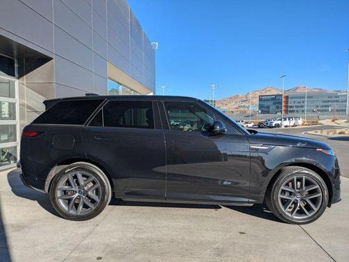2024 Land Rover Range Rover Sport SE