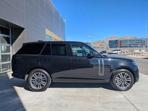 2024 Land Rover Range Rover P530 SE