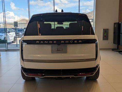 2025 Land Rover Range Rover P530 SE