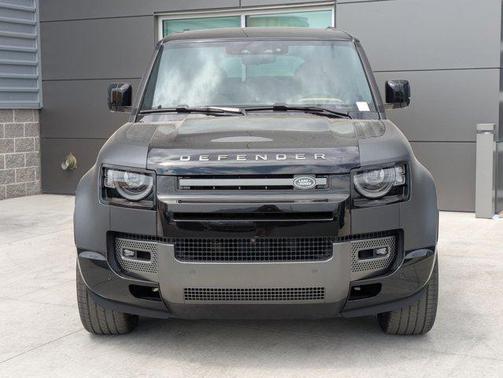 2025 Land Rover Defender V8