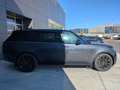 2025 Land Rover Range Rover P530 SE 7 Seat