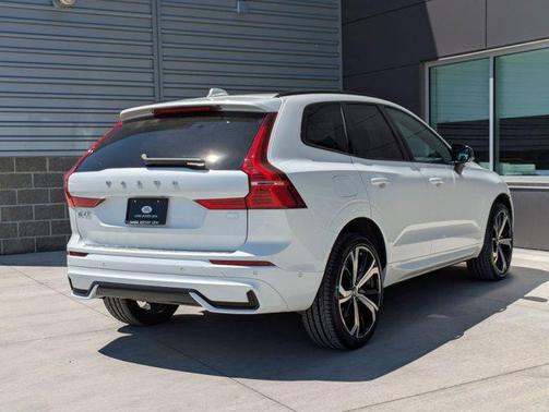 2022 Volvo XC60 Recharge Plug-In Hybrid T8 R-Design