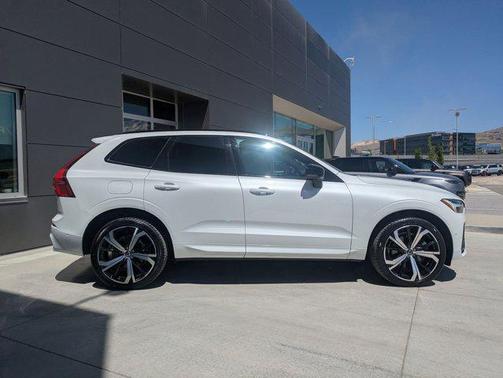 2022 Volvo XC60 Recharge Plug-In Hybrid T8 R-Design
