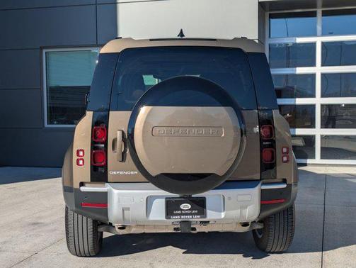 2025 Land Rover Defender 110 P400 S