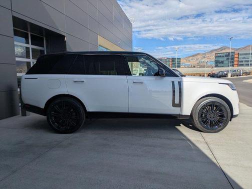 2026 Land Rover Range Rover P530 SE 7 Seat