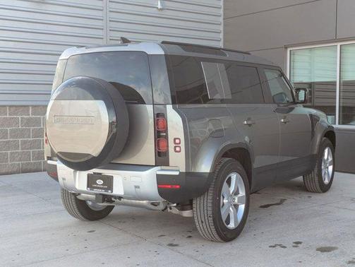 2025 Land Rover Defender 110 P400 S