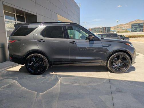 2024 Land Rover Discovery P300 Dynamic SE
