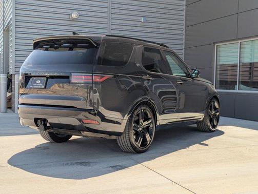 2024 Land Rover Discovery P300 Dynamic SE