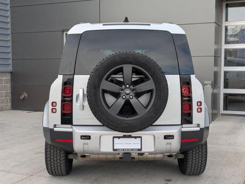 2024 Land Rover Defender 110 P400 S