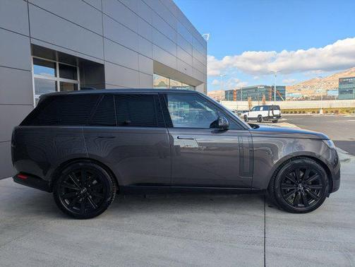 2023 Land Rover Range Rover P440e SE