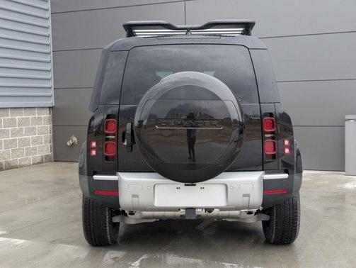 2025 Land Rover Defender 110 P300