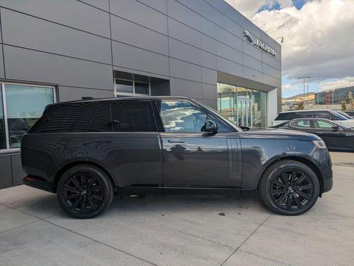 2025 Land Rover Range Rover P550e Autobiography