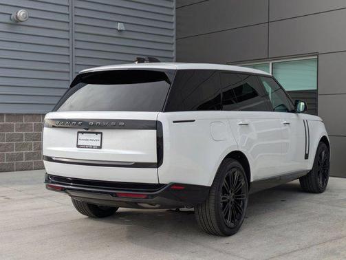 2026 Land Rover Range Rover P400 SE 7 Seat