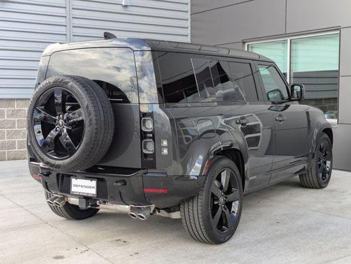 2025 Land Rover Defender 110 V8