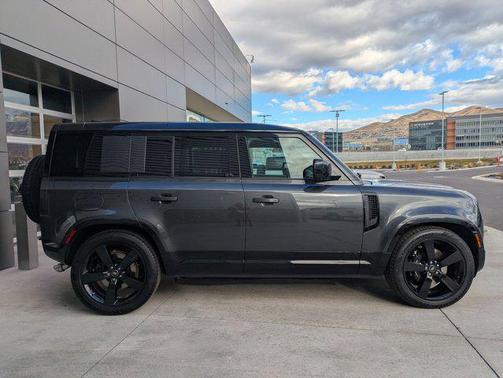 2025 Land Rover Defender 110 V8