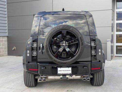 2025 Land Rover Defender 110 V8