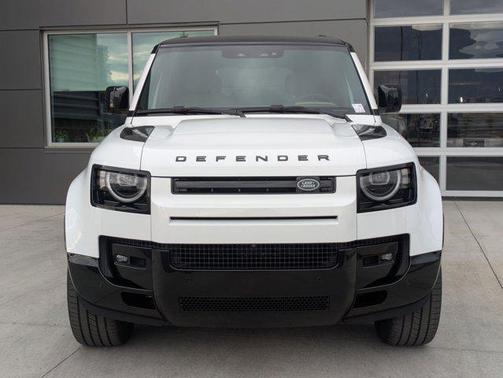 2026 Land Rover Defender V8