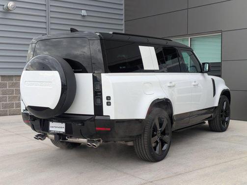 2026 Land Rover Defender V8