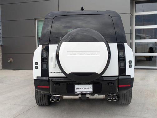 2026 Land Rover Defender V8