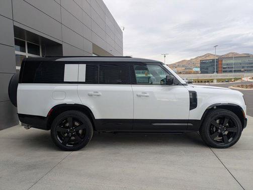 2026 Land Rover Defender V8