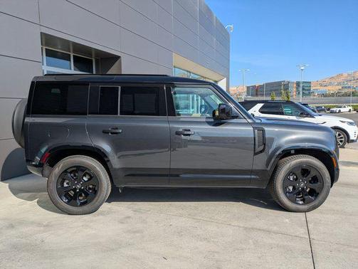 2025 Land Rover Defender 110 P400 X-Dynamic SE