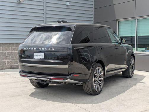 2025 Land Rover Range Rover P530 SE