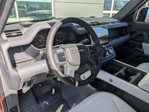 2025 Land Rover Defender 130 P400 X-Dynamic SE