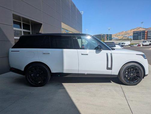 2025 Land Rover Range Rover P530 SE 7 Seat