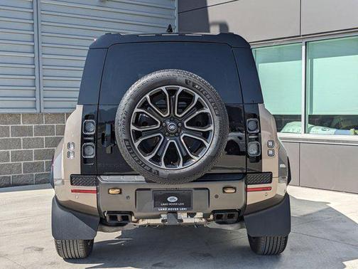 2025 Land Rover Defender P635 OCTA