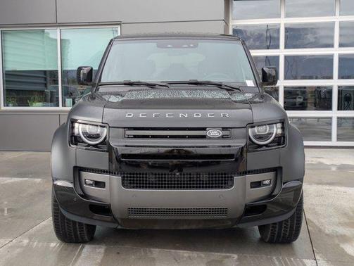 2026 Land Rover Defender 110 V8