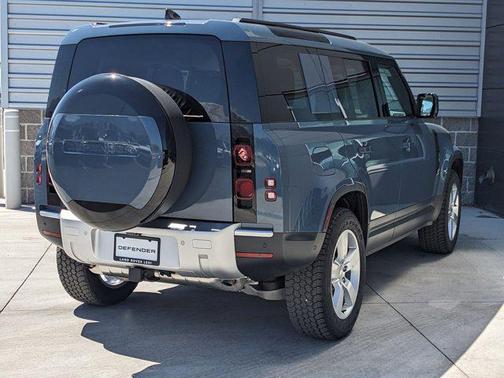 2025 Land Rover Defender 110 P400 S