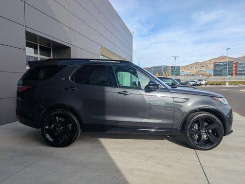 2024 Land Rover Discovery P300 Dynamic SE