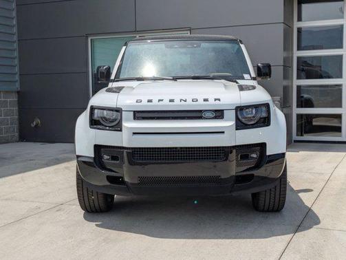 2025 Land Rover Defender 110 P400 X-Dynamic SE