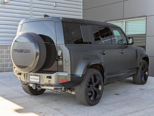 2026 Land Rover Defender 110 V8