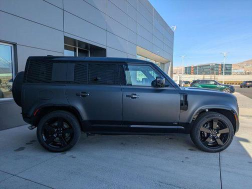 2026 Land Rover Defender 110 V8