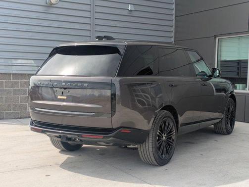 2025 Land Rover Range Rover P400 SE 7 Seat