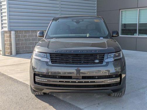 2025 Land Rover Range Rover P550e SE
