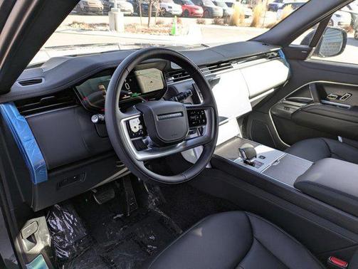 2025 Land Rover Range Rover P550e SE