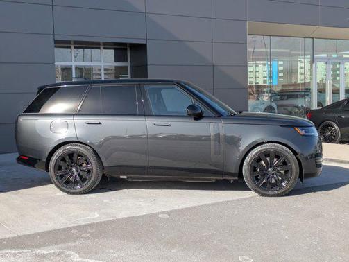 2025 Land Rover Range Rover P550e SE