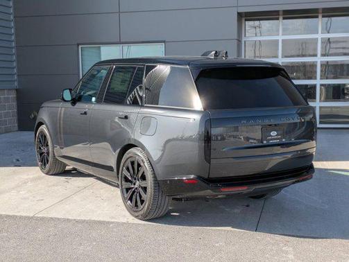 2025 Land Rover Range Rover P550e SE