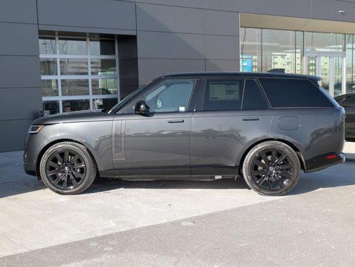2025 Land Rover Range Rover P550e SE