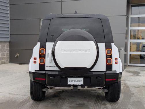 2026 Land Rover Defender P400 X-Dynamic SE