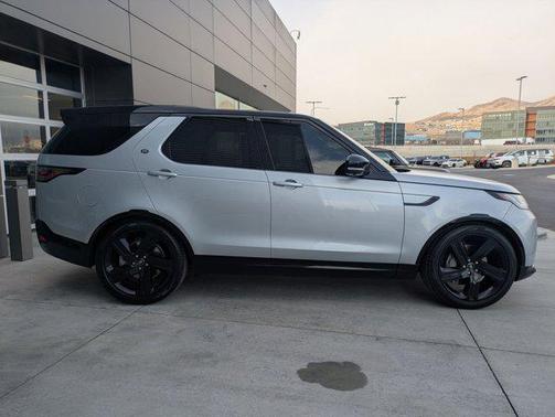 2024 Land Rover Discovery P300 Dynamic SE
