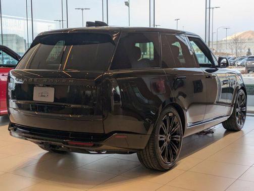 2026 Land Rover Range Rover P530 Autobiography