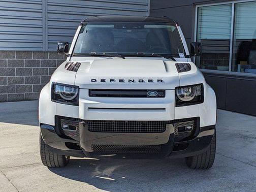 2025 Land Rover Defender 130 P400 X-Dynamic SE